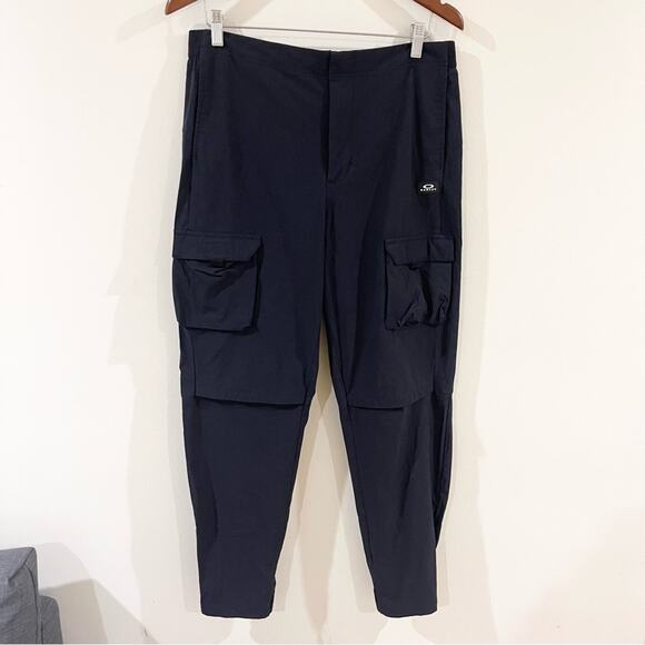 Oakley Commuter Tech Cargo Pants Men’s size L Black - Picture 1 of 13